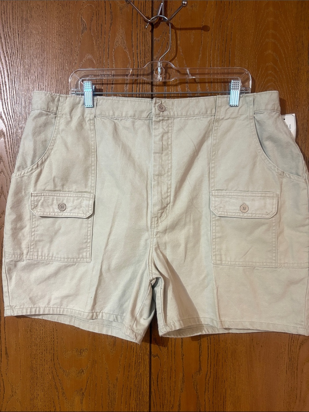 Men's Classic Cargo Shorts in Light Khaki